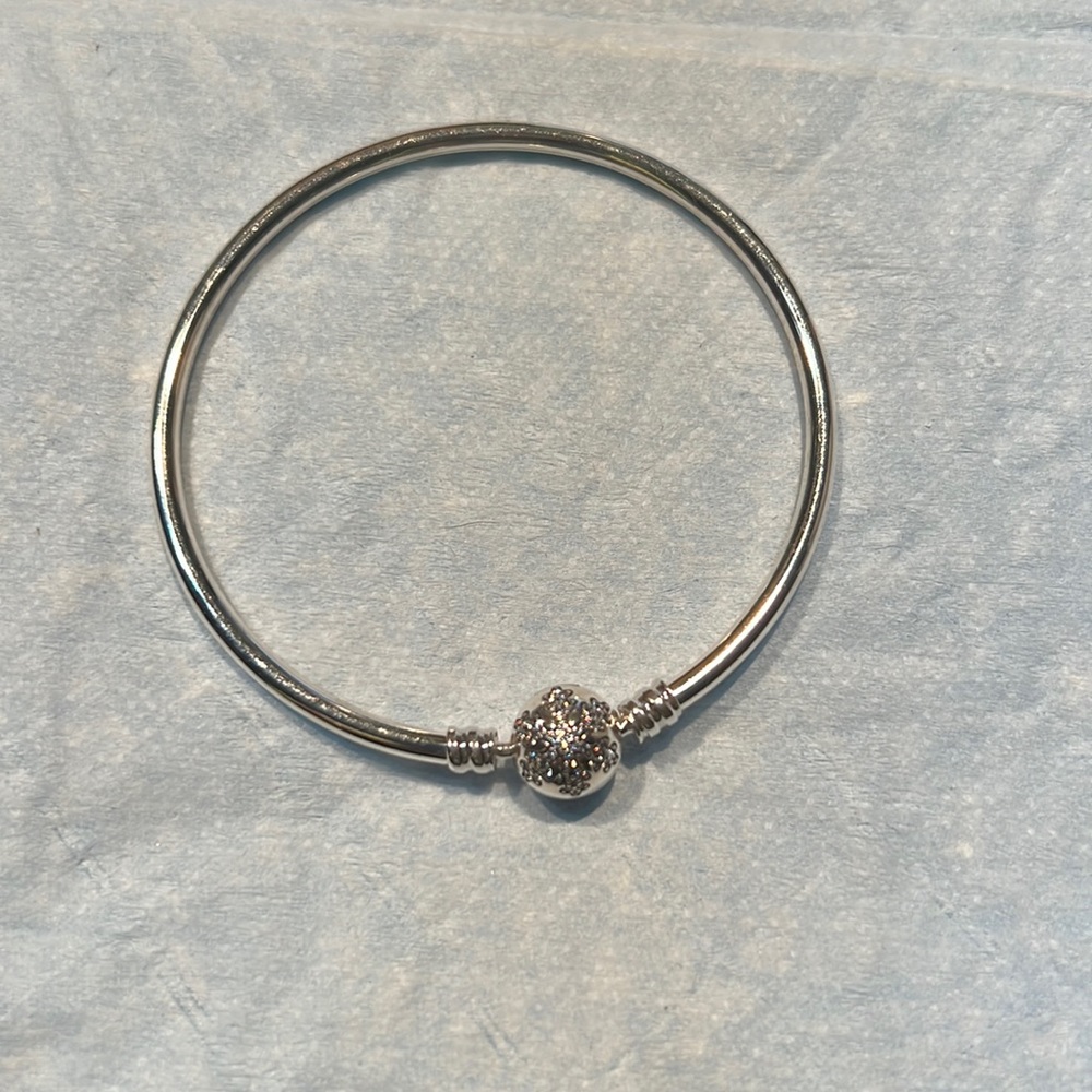 Pandora Limited Edition Unique Snowflake Bangle NIB